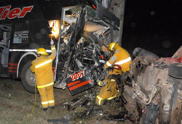 Tragedia En C Rdoba Chocaron Un Colectivo Y Un Auto Y Murieron Seis