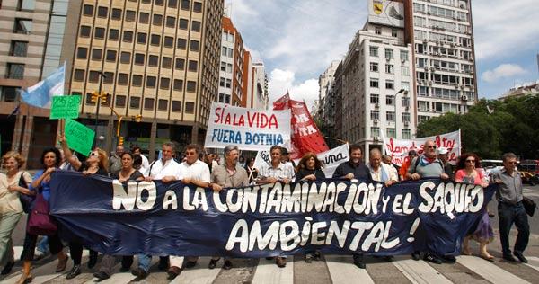 Los Ambientalistas De Gualeguaych Llevaron La Protesta Contra Botnia A