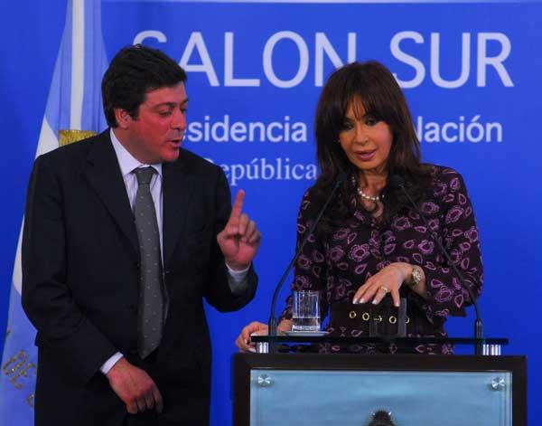 CONTROL OFICIALISTA. Cristina analizó con Mariotto, titular del Comfer, el alcance de los anuncios. DYN