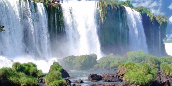 EN LA CIMA. Las cataratas del Iguazú siguen en la carrera por convertirse en una de las maravillas del mundo. WORDPRESS
