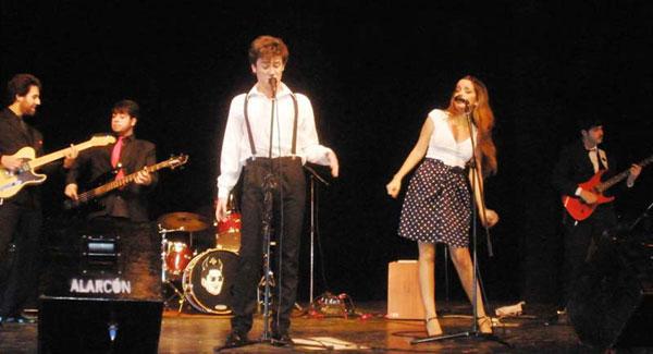 VOLVER AL PASADO. Honky Tonk propone en cada puesta un viaje al pasado con la recreación de climas y sonidos.
