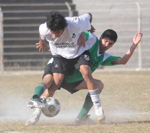 PELEADO. San Fernando definió el duelo contra Unión del Norte en la serie con remates desde el punto del penal.