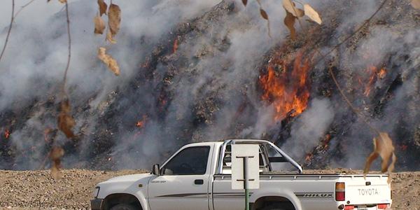 ALTO RIESGO. El fuego persiste en un área que genera gas metano. LA GACETA / JOSE INESTA