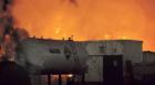 PELIGRO. A pocos metros del fuego hay una cisterna de gasoil, que podría haber explotado. LA GACETA / FOTOS DE HECTOR PERALTA