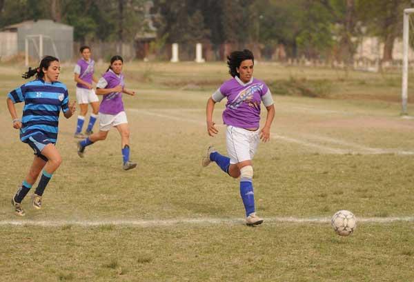 SACO VENTAJA. Atlético derrotó a Uthgra por 2 a 1 en una de las semifinales del campeonato liguista.