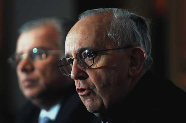 MIRADA SOCIAL. Bergoglio preside la reunión de obispos, que destacó la violencia verbal y física entre políticos. DYN
