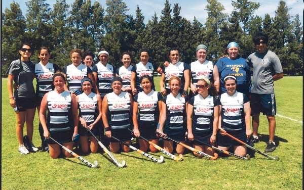 PROTAGONISTAS. El equipo de mamis de Universitario cumplió una brillante performance en tierra santafesina.