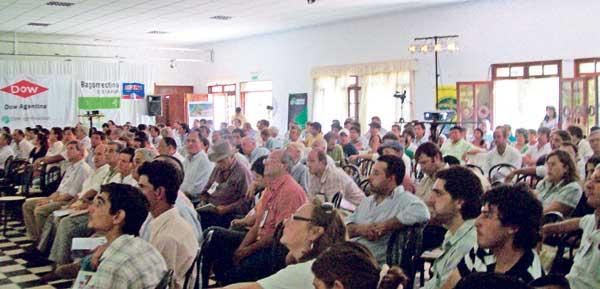 INTERES POR EL RODEO NACIONAL. Gran cantidad de productores y profesionales se dieron cita en Metán, durante el 1er Seminario Ganadero del NOA.