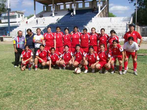 OTRA VUELTA OLIMPICA Y VAN... San Martín sigue cosechando éxitos. Esta vez ganó el Regional, en el que participaron equipos de varias provincias.gentileza florencio robles