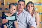 EN FAMILIA. José Ehlich Israilev con su esposa, Miriam, y el hijo de ella.  LA GACETA / JORGE OLMOS SGROSSO