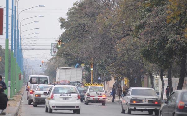 CAMBIOS. La medida adoptada tiende a evitar la congestión de vehículos. LA GACETA / HECTOR PERALTA