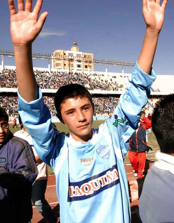 SOLO TIENE 12 AÑOS. Mauricio Baldivieso jugó en Aurora, de Bolivia.REUTERS