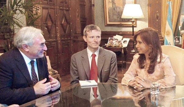 LIDERES. Cristina y Strauss-Kahn se reunieron en diciembre de 2007, cuando recién asumieron como Presidenta y como jefe del FMI, respectivamente. REUTER