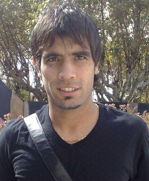 SE QUEDA. Augusto Fernández.