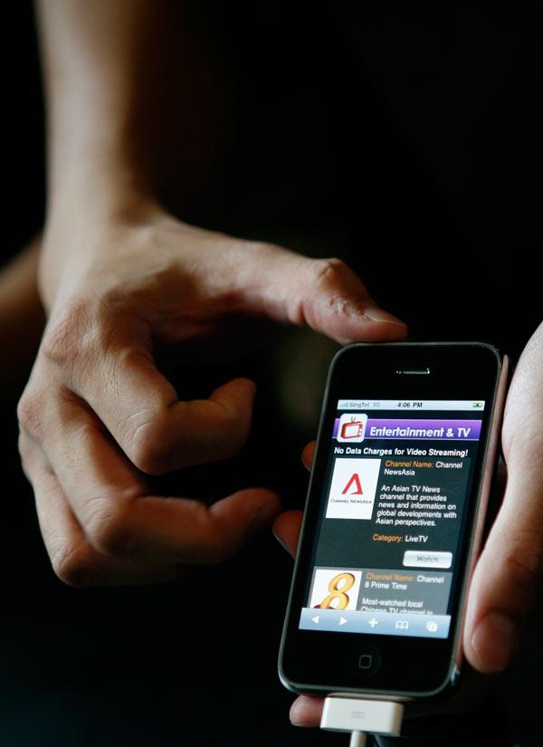 ¿VERDAD O ENVIDIA? El iPhone 3GS es centro de las críticas. REUTERS