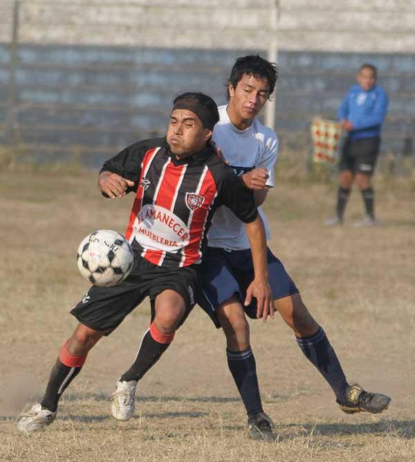 FIRME. Unión Aconquija igualó con Argentinos y ahora visitará a Villa Mitre.