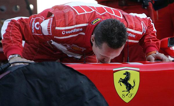 RECONOCIMIENTO. La fidelidad de Michael Schumacher con la Scuderia le reportará una elevada ganancia. AFP