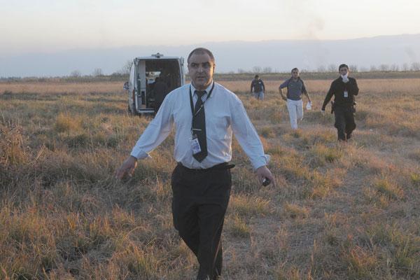 TARDE AGITADA. El jueves 23, la ambulancia entró al campo del aeropuerto para trasladar a los heridos. LA GACETA / ANTONIO FERRONI