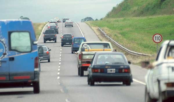 POBLADAS DE VEHICULOS. En verano, las rutas tucumanas son muy transitadas por turistas que visitan la provincia o van de paso a otros puntos del país. LA GACETA / FRANCO VERA