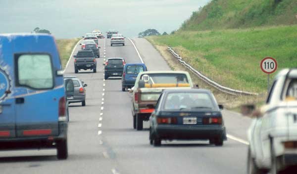 POBLADAS DE VEHICULOS. En verano, las rutas tucumanas son muy transitadas por turistas que visitan la provincia o van de paso a otros puntos del país. LA GACETA / FRANCO VERA