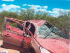 DESTRUIDO. El automóvil de los Menéndez terminó su frenética carrera sobre la banquina. GENTILEZA MARCOS MENENDEZ.