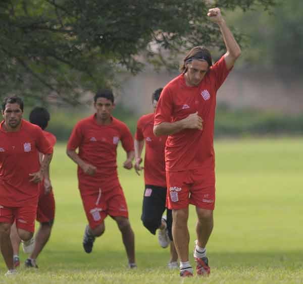EN ACCION. Andrizzi aseguró estar cómodo en San Martín, aunque si no tiene lugar en el equipo podría emigrar. LA GACETA / FRANCO VERA