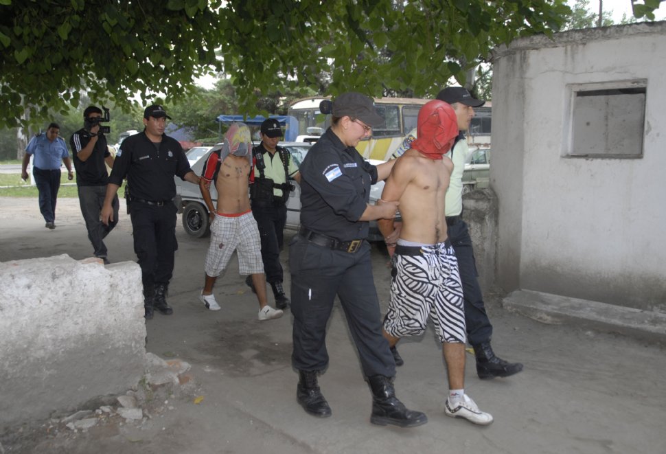 Cuatro Hombres Persiguieron A Ladrones Los Balearon Y Los Atraparon