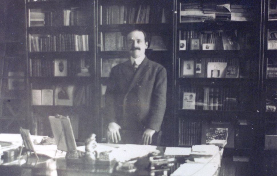 JUAN B. TERAN. El fundador de la Universidad de Tucumán en su escritorio, hacia 1925. LA GACETA / ARCHIVO