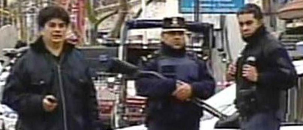 ATENTOS. El banco que tomaron los captores está rodeado de decenas de policías. FOTO TOMADA DE LANACION.COM