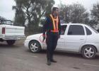 Un policía desenfundó su arma para ordenar el tránsito en Santiago del Estero