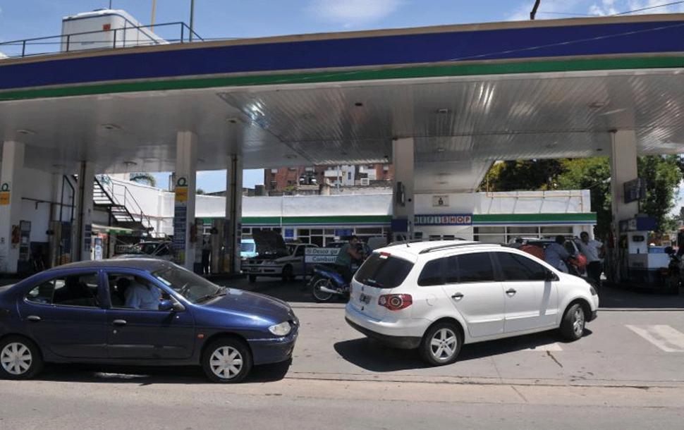 "En 24 horas comenzaría a faltar nafta" "En 24 horas comenzaría a faltar nafta"