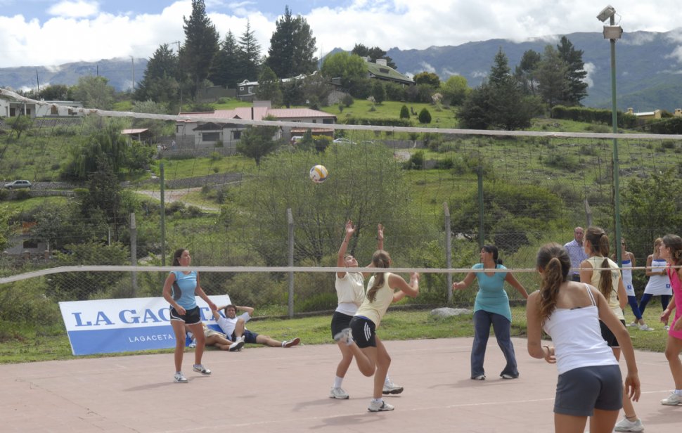 ARRANCAN. El voley será uno de los deportes que abrirá el certamen, a las 19, cuando se juegue el primer partido. LA GACETA / ARCHIVO