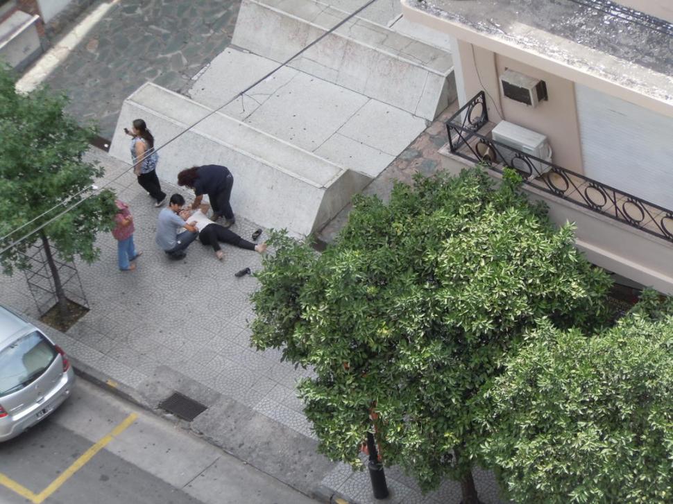 Una Mujer Sufri Un Violento Arrebato En Pleno Centro Tucumano