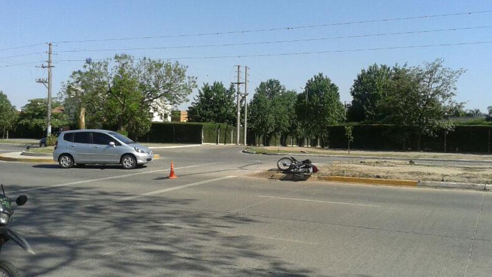 Un motociclista terminó en el hospital tras chocar en la Perón