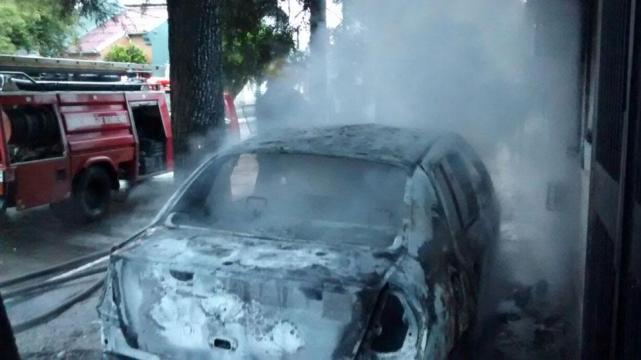 Se Incendió Su Auto Mientras Dormía Y No Pudo Salvarlo De Las Llamas