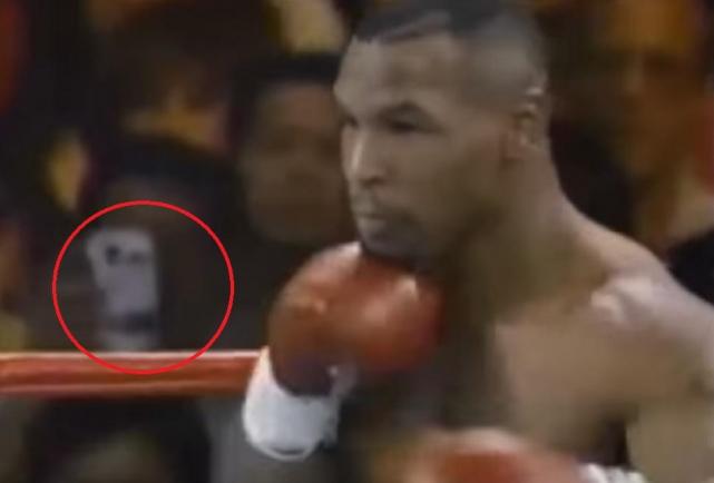 Fotos Antiguas Con Gente Del Futuro | el misterioso hombre del futuro en una pelea de mike tyson Fotos Antiguas Con Gente Del Futuro | el misterioso hombre del futuro en una pelea de mike tyson