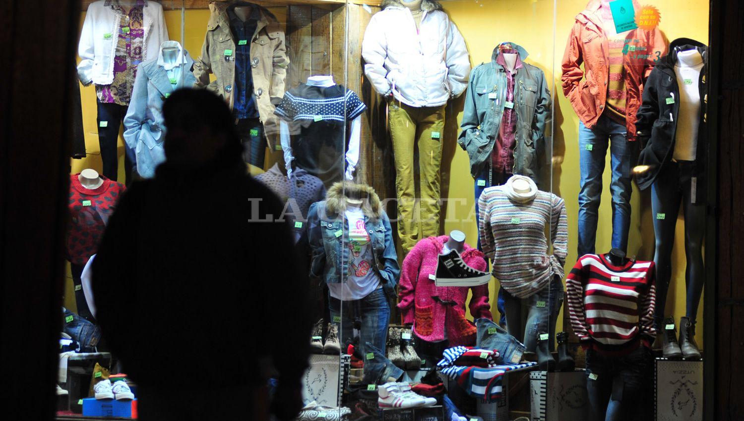 Las ventas en los comercios minoristas cayeron 2,3 por ciento en mayo