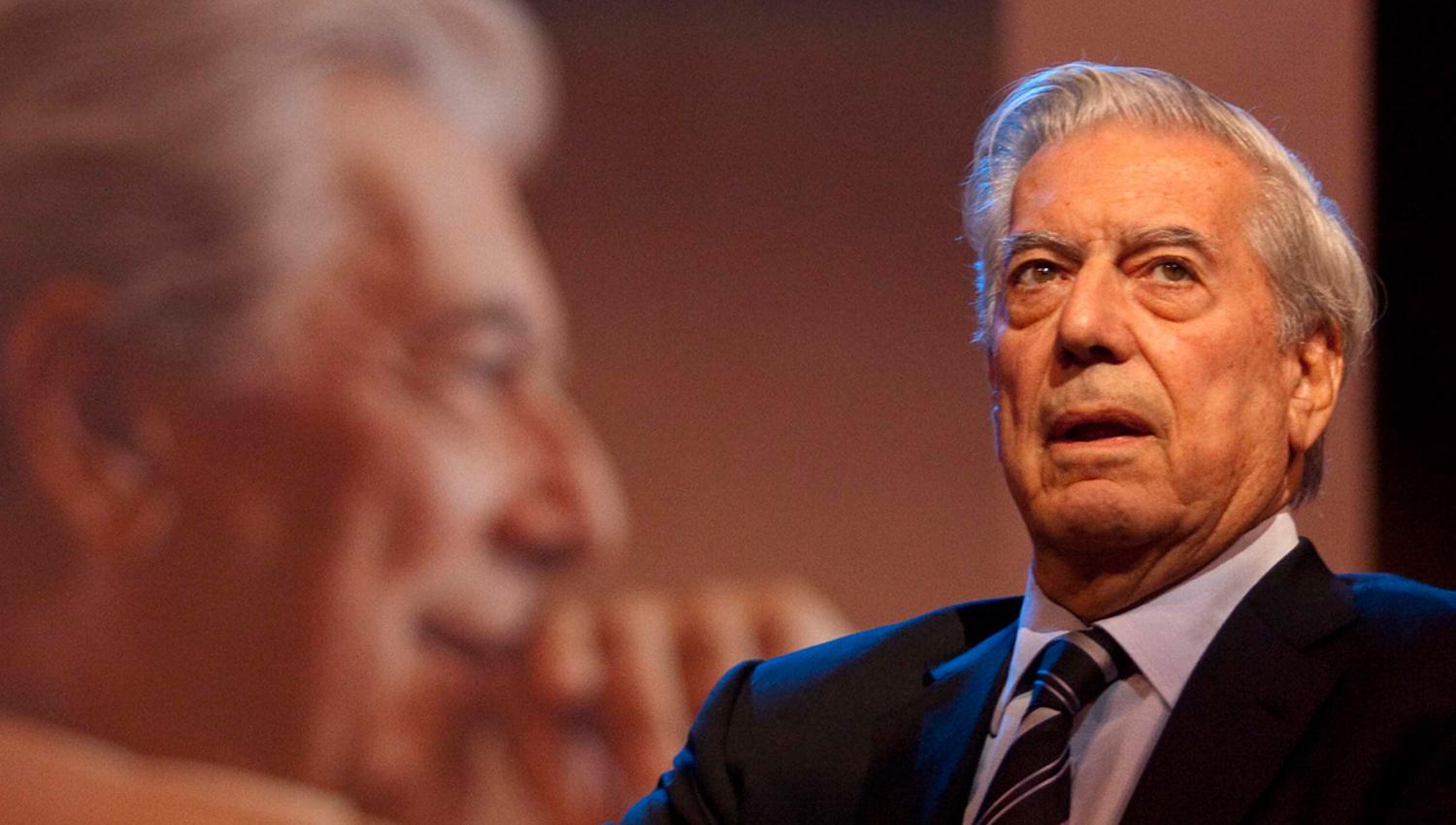 El populismo es la enfermedad de la democracia — Vargas Llosa