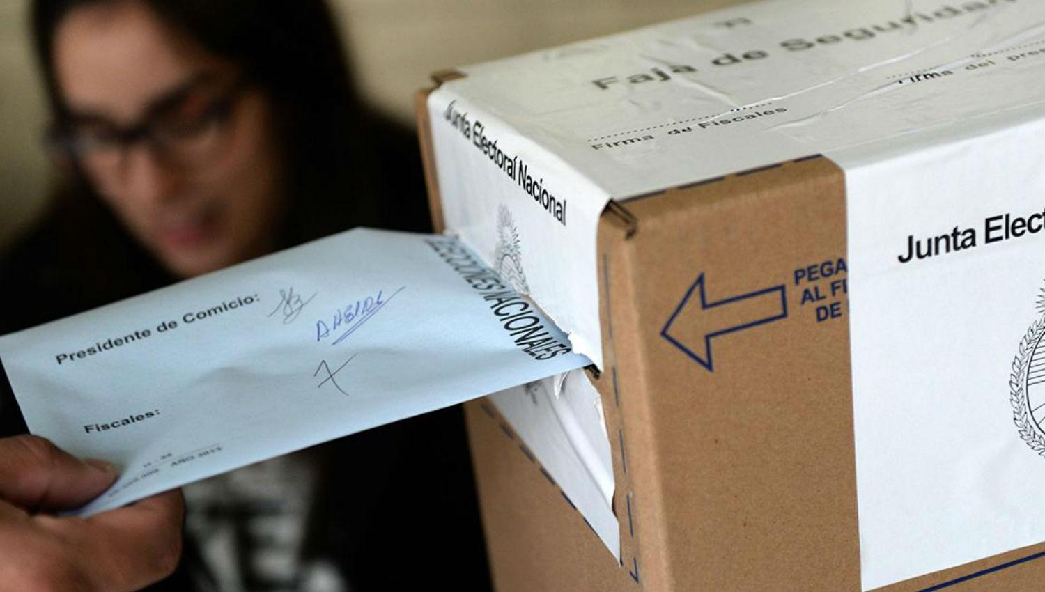 Facilitan el voto de los argentinos que viven en el exterior
