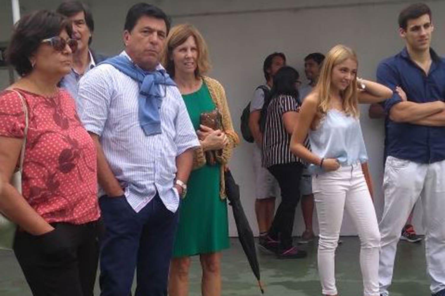 Civil de rojo y blanco: se casó Alejandro Sabella en La Plata Civil de rojo y blanco: se casó Alejandro Sabella en La Plata