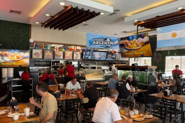 Cuánto cuestan los churros en el rincón más argentino de la ciudad durante el Mundial