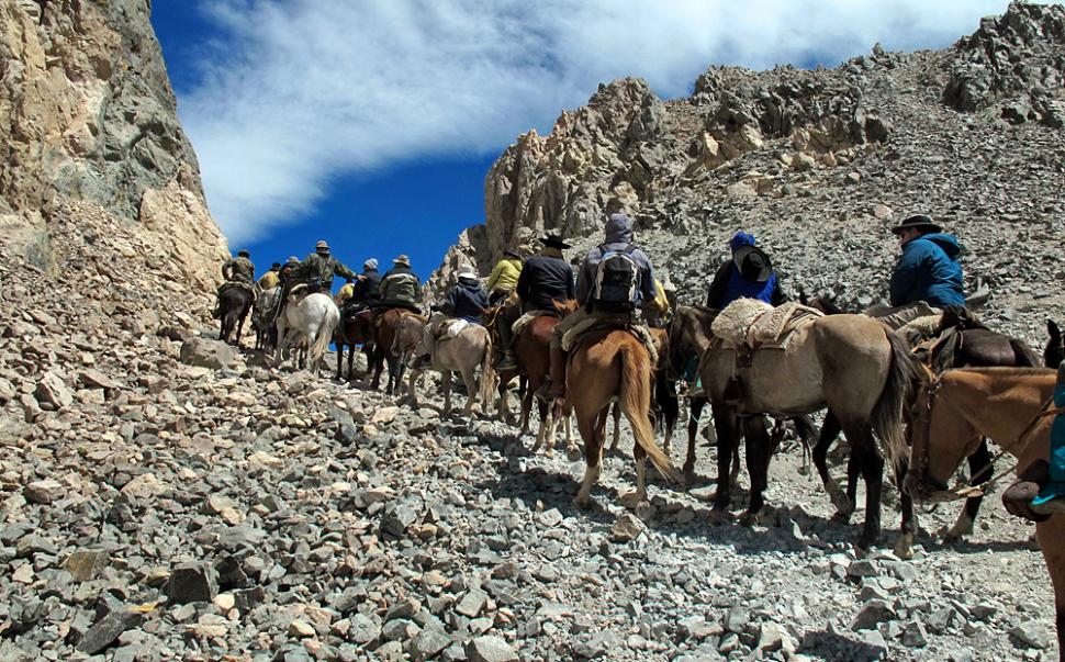 Los expedicionarios cruzan El Portillo, la abra ubicada a 4.300 metros sobre el nivel del mar.