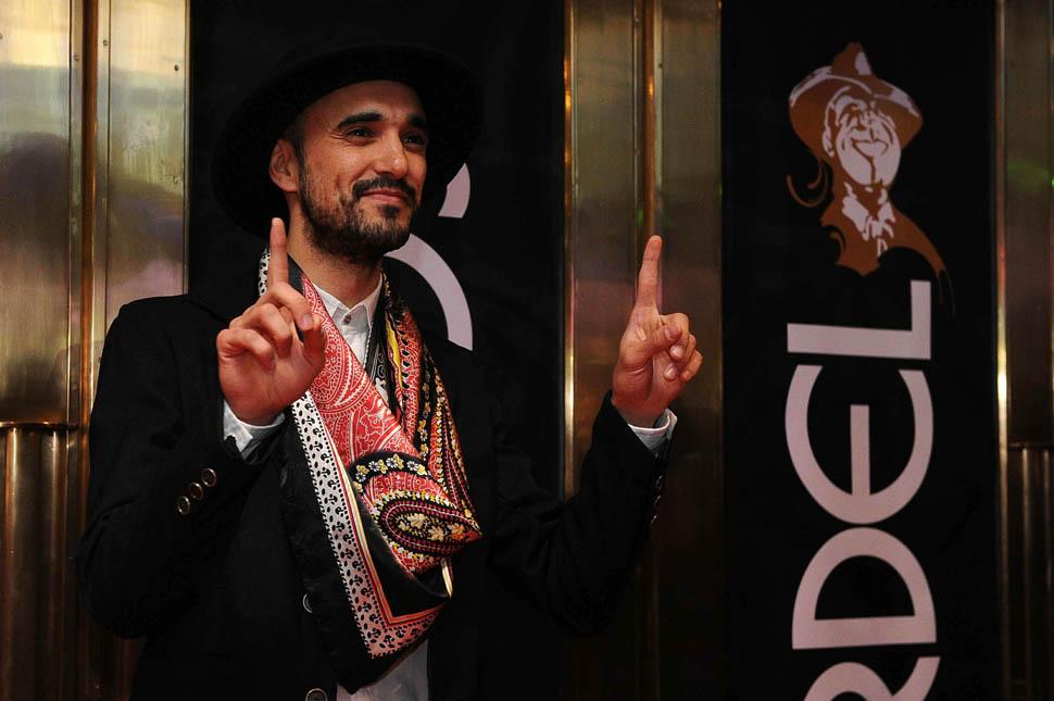bel Pintos llega al Teatro Gran Rex para la ceremonia de premiación de los Premios Gardel, donde está nominado a Mejor artista masculino Pop y mejor DVD por Único.