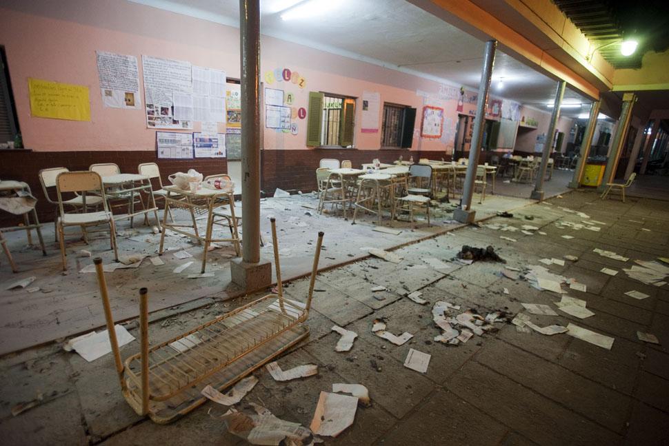 LUEGO DE LA VIOLENCIA. Así quedó una escuela de San Pablo. LA GACETA /  FOTO DE DIEGO ARAOZ