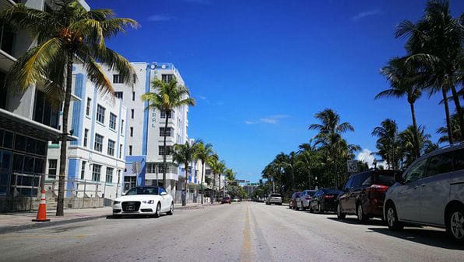 En South Beach las calles quedaron desiertas. FOTO TOMADA DE INFOBAE
