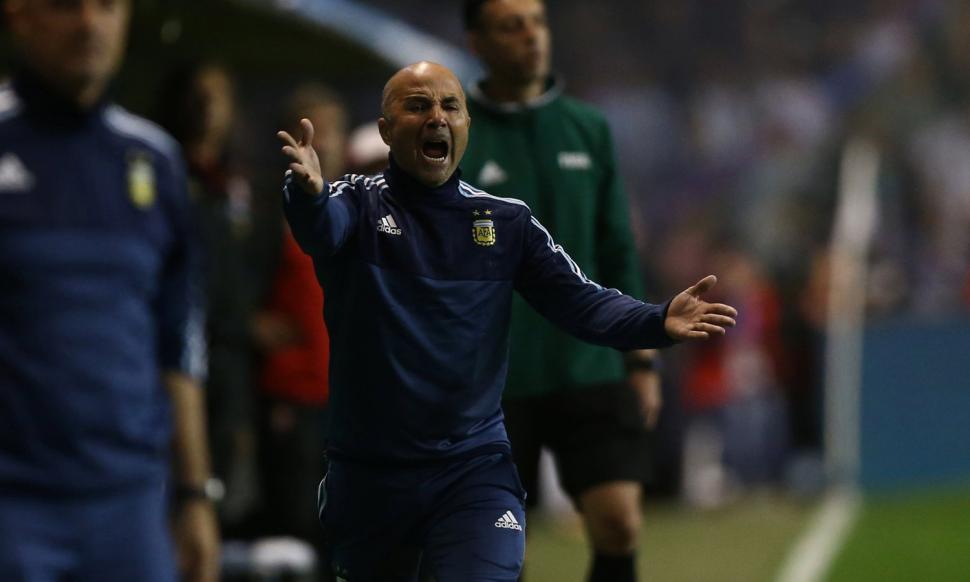Argentina contra Perú en La Bombonera.DT: Jorge Sampaoli. FOTO TOMADA DE REUTERS.