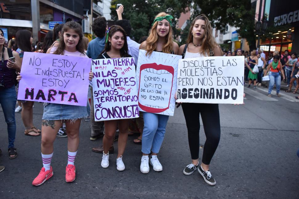 Frases que destacaron las mujeres en la marcha 8M. FOTO DE INÉS QUINTEROS ORIO