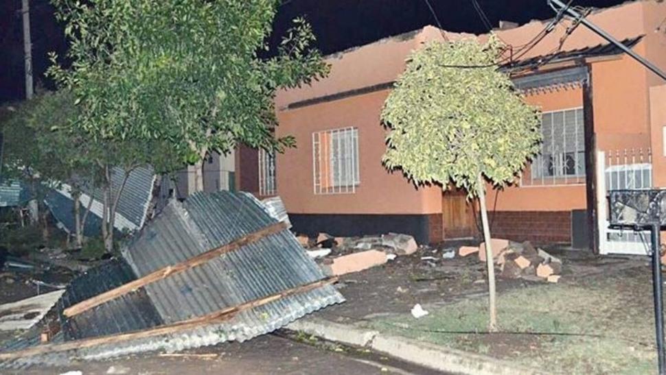TORNADO EN LA PAMPA. Destrozos en el sur de la provincia. FOTO TOMADA DE AIRESANTAFE.COM.AR 