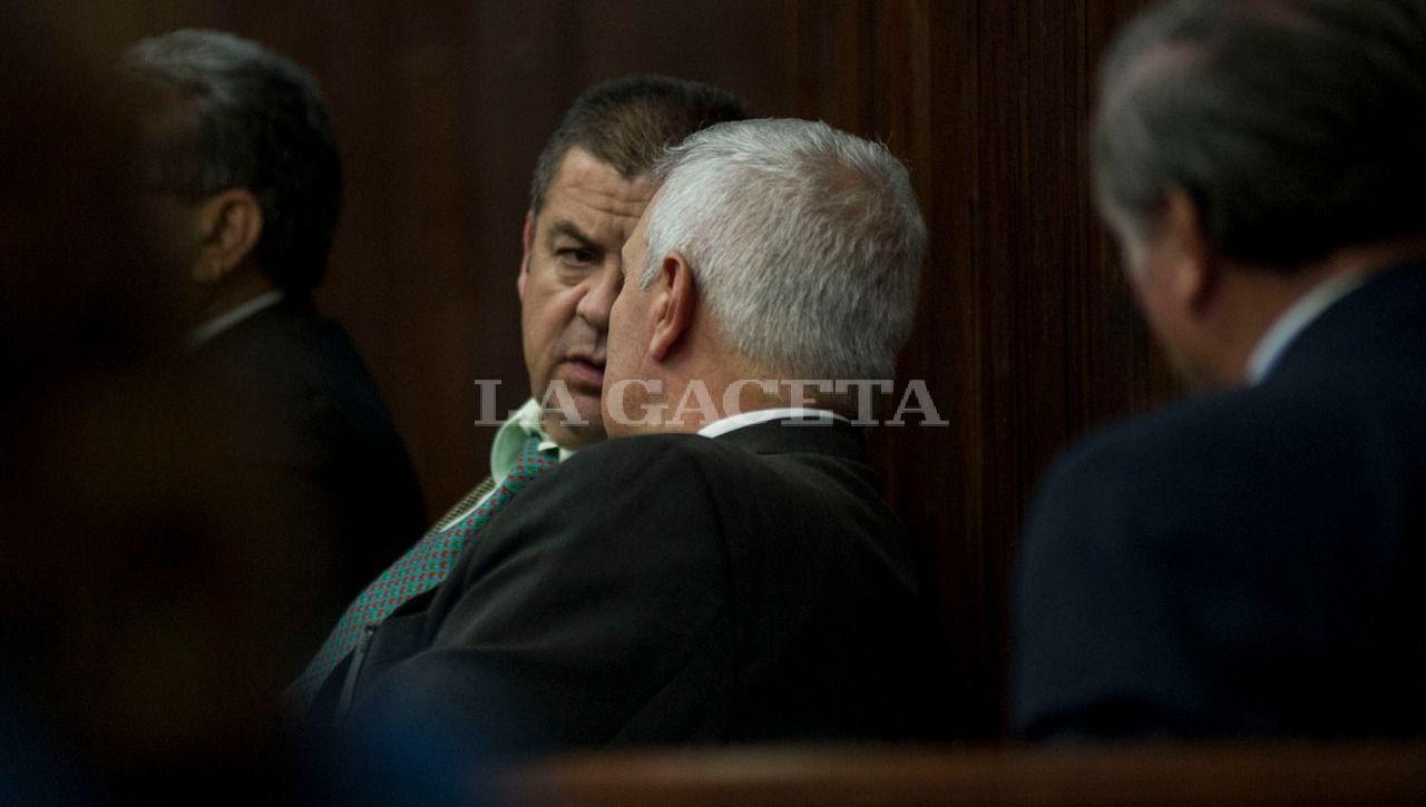Los acusados Nicolás Barrera y Hugo Sánchez, durante la declaración de Sofía Lebbos, hermana de la víctima. LA GACETA / FOTO DE JORGE OLMOS SGROSSO
