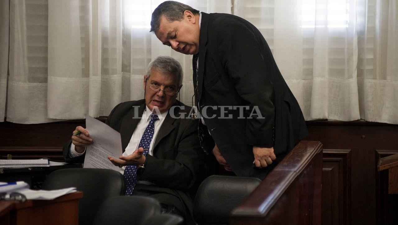 Hugo Sánchez, junto a su abogado Eduardo Andrada Barone. LA GACETA / FOTO DE JORGE OLMOS SGROSSO